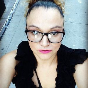 Meet your Posher, Larma